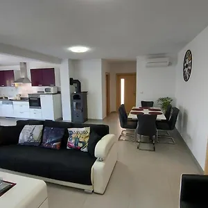 https://apartments-bora.pula-hotels.org